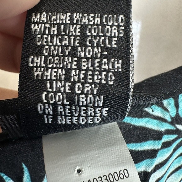 Torrid Top Womens 2X Red Tropical Black Floral Sleeveless‎ Peplum Tier Spaghetti - Picture 6 of 6